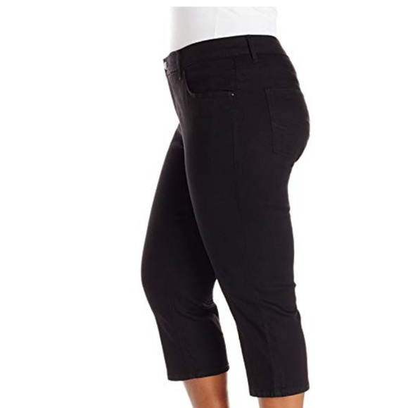 Women's Plus Size Easy Fit Capri Jean - Picture 1 of 4